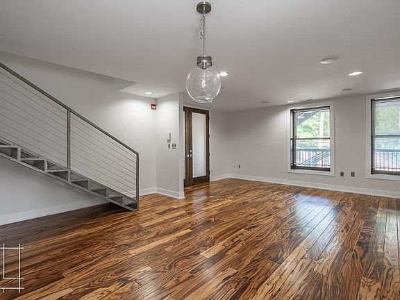 2nd image of 968 N High St #203
