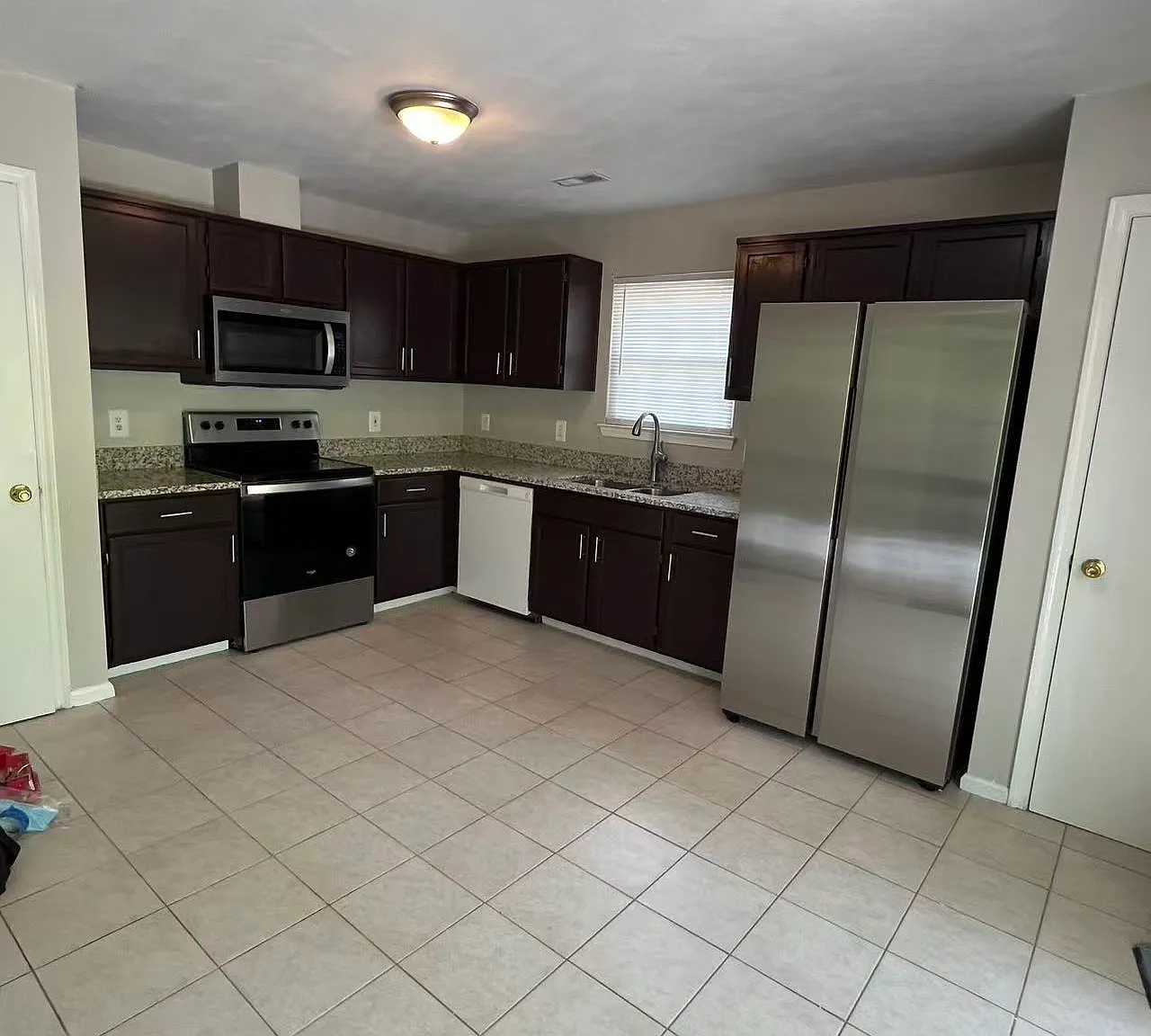 3 bed, 1333 sqft, $2,100 — Photo 3