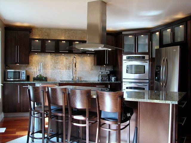 Gourmet (Eat-in) Kitchen w/ Cherry Cabs, Exotic Granite, Stainless Appl.