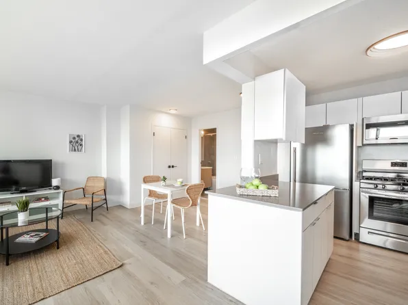 100 Montgomery Street image 1 of 26