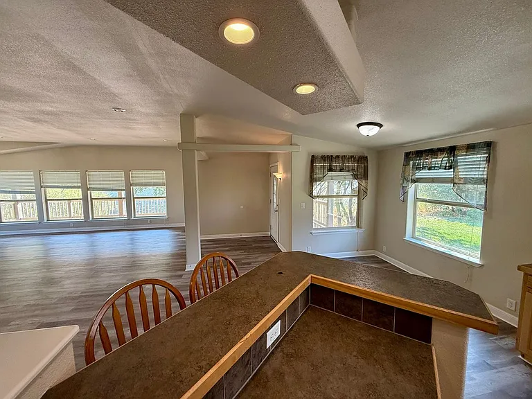 20324 Clearwater Dr — Photo 9