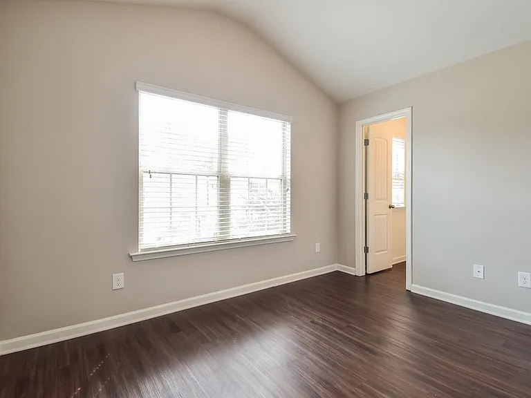 111 Howard Ave NW — Photo 15