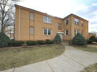 5848 Sunshine Dr #101, Saint Louis, MO 63109