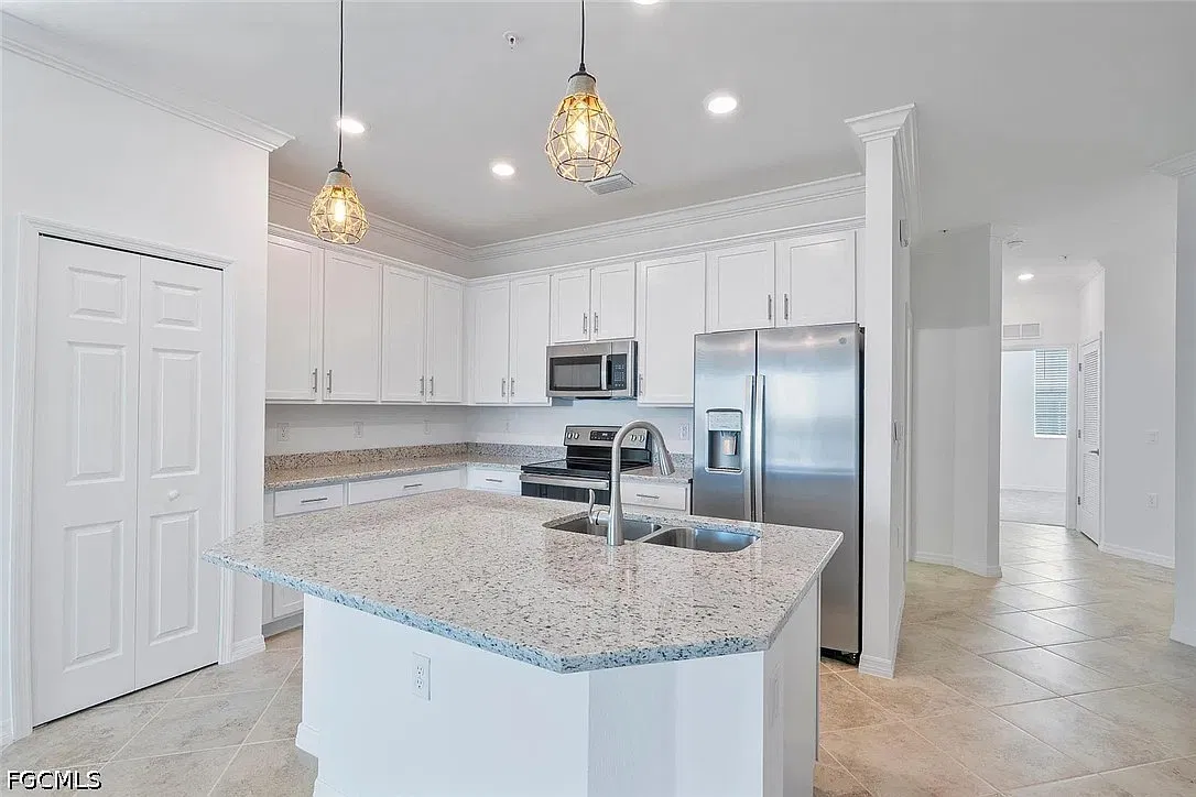 3 bed, 2.0 bath, 1407 sqft, $2,150 — Photo 3