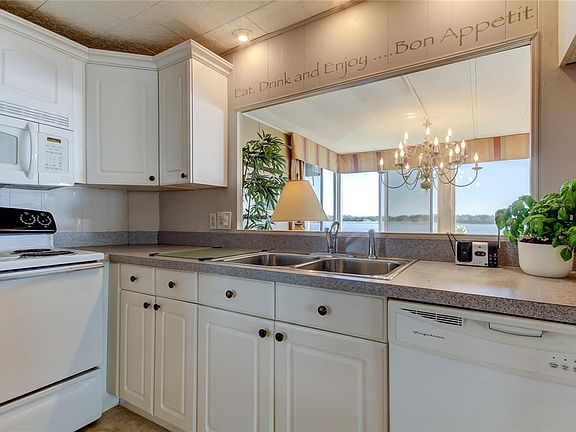 4th image of 618 Lakeside Dr #618