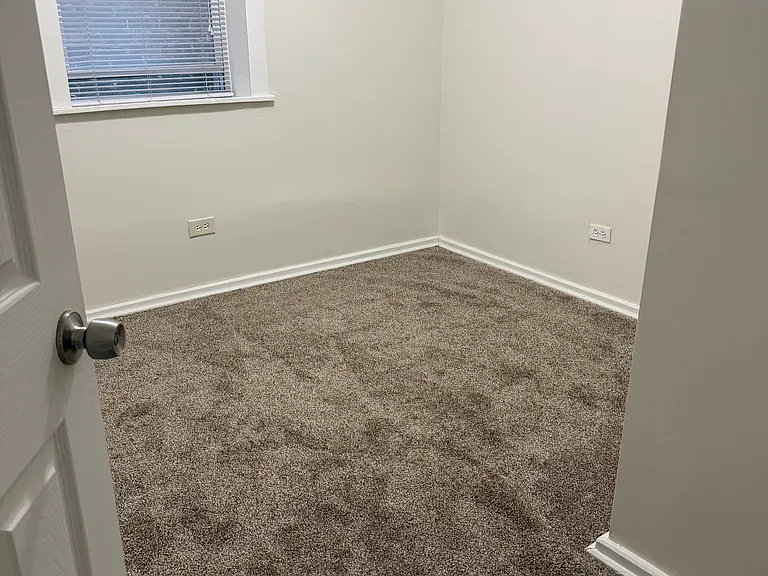 2663 W Nelson St — Photo 8
