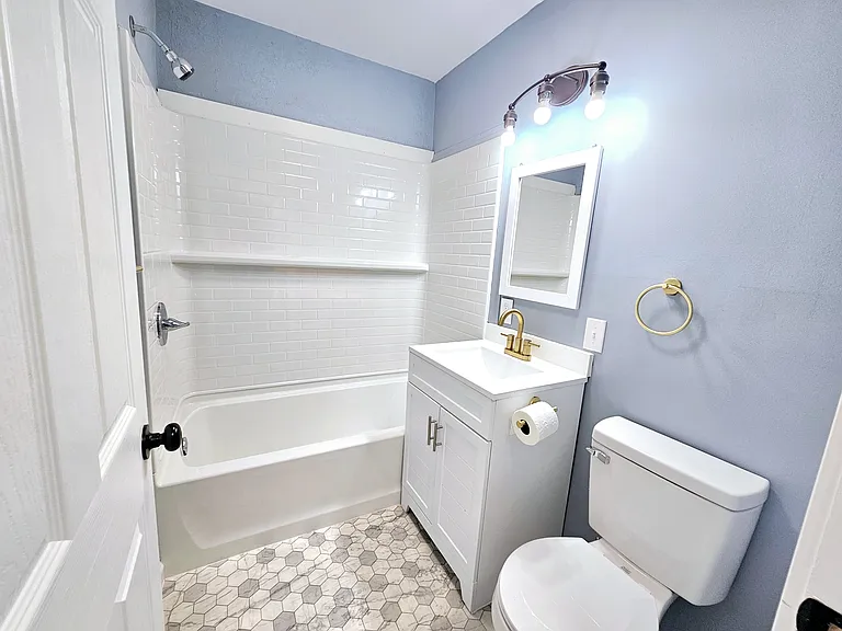 240 Adamson St — Photo 14