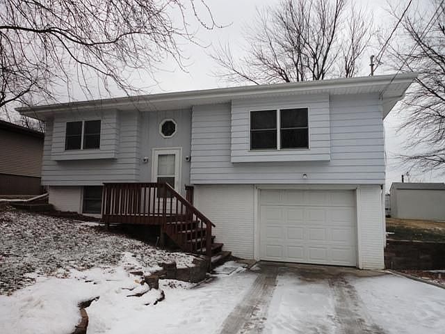 1st image of 714 9th Ave W