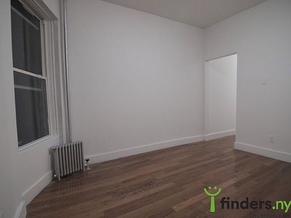 4th image of 1131 Longfellow Ave APT 3