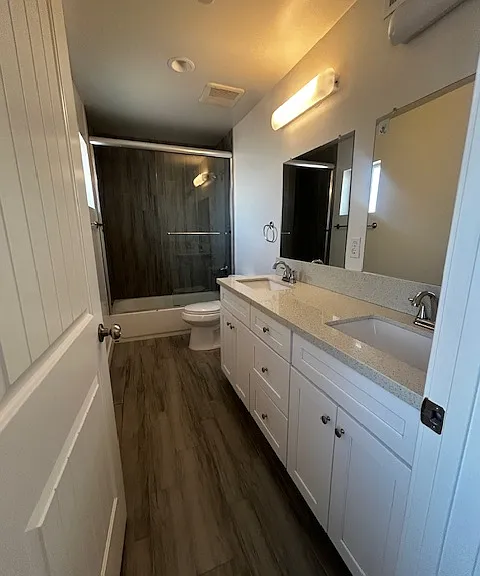 4th restroom (master)