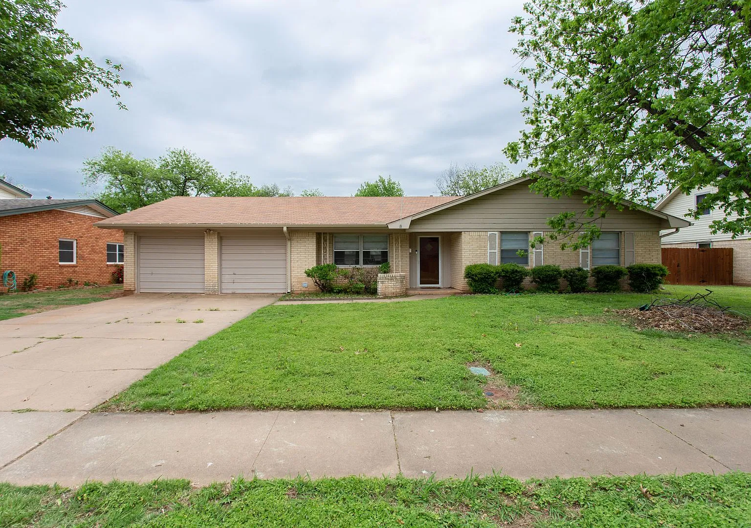 Beautiful 3 bedroom 2 bath Fountain Park Home — Photo 1