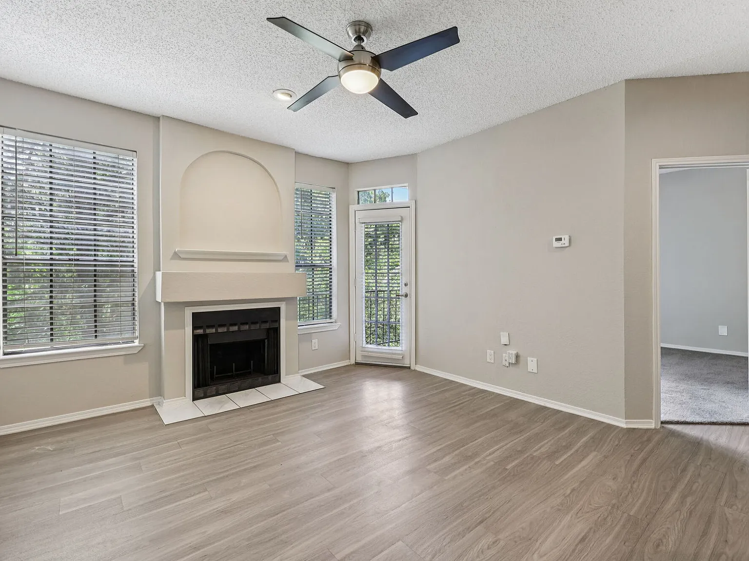 Oaks White Rock — Photo 3