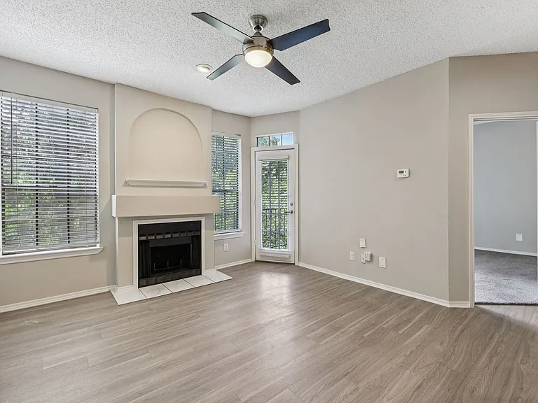Oaks White Rock — Photo 3