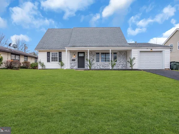 13 Globe Ln, Willingboro, NJ 08046