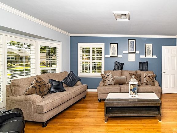 3rd image of 5827 Dashwood St