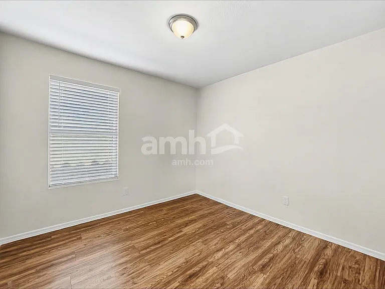 12554 W Holly St — Photo 14