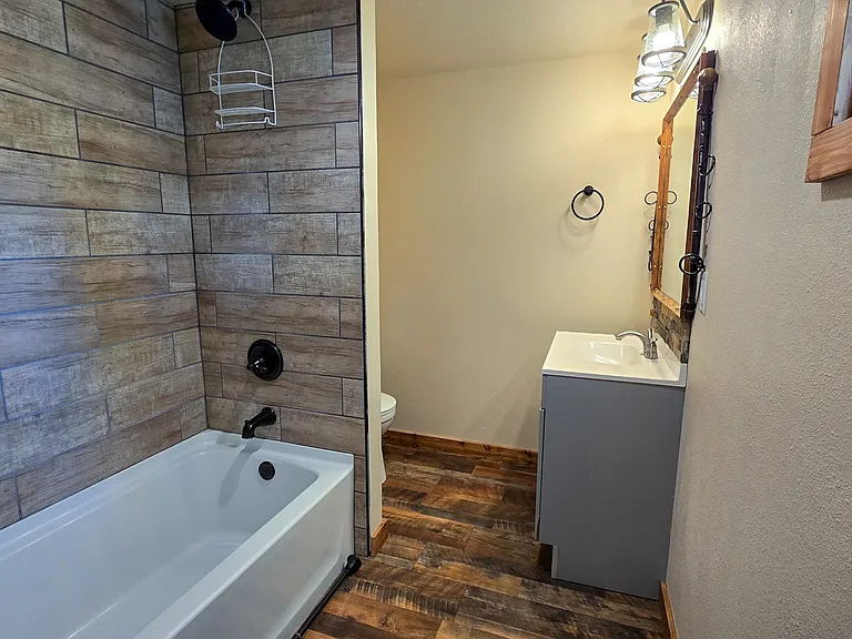 2120 N Wilson Ave — Photo 26