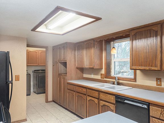 3rd image of 1088 Eliz St