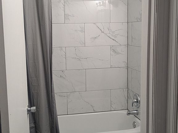 4th image of 6504 Lillian Ave