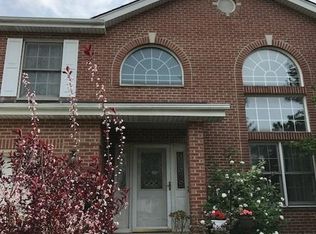 9 Chapel Hill Ct, Westmont, IL 60559