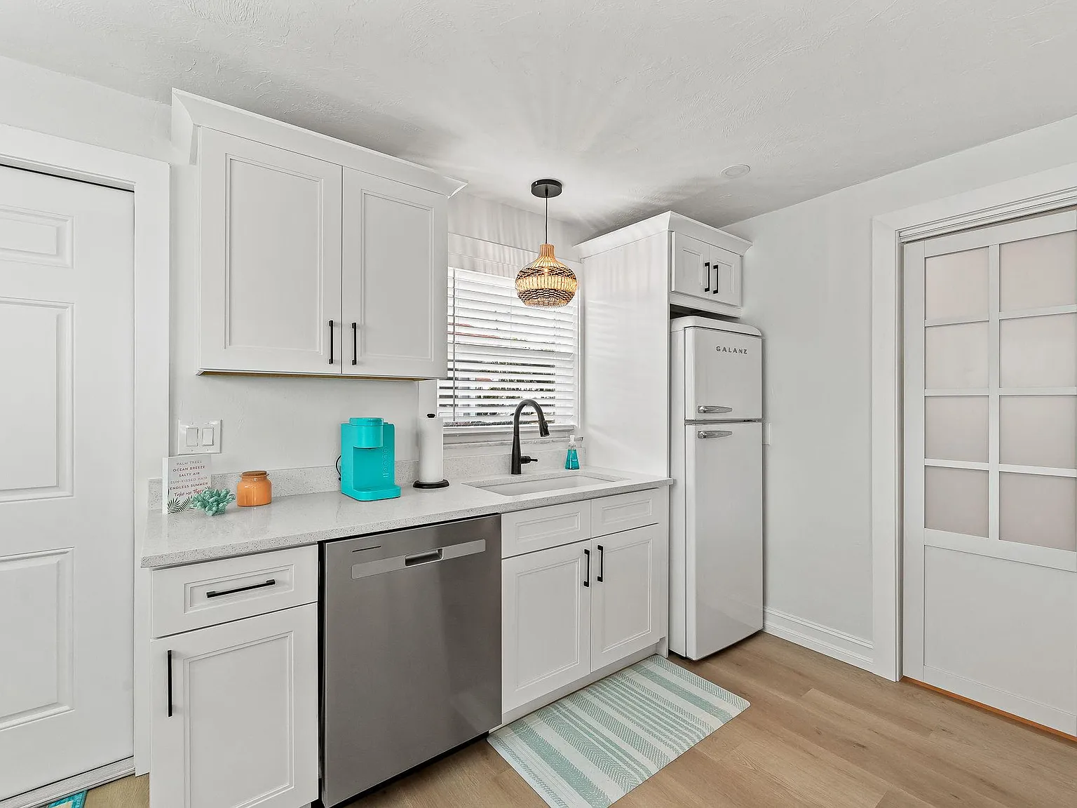 1100 Highlands Dr — Photo 2
