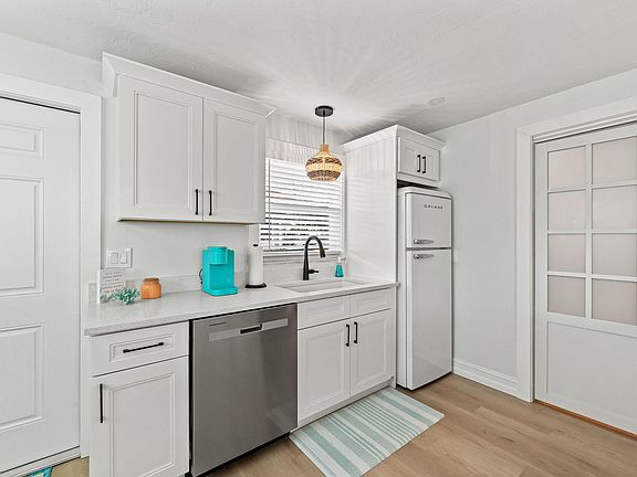 2nd image of 1100 Highlands Dr #4