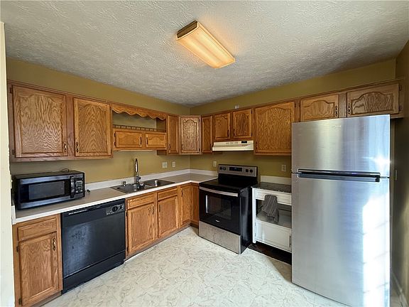 4th image of 3031 Estate Dr