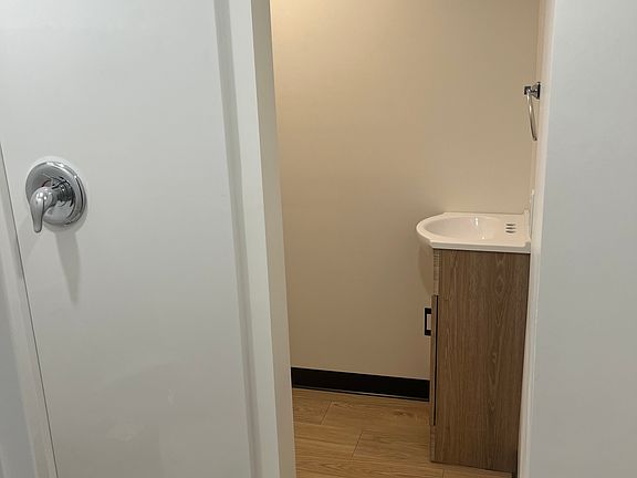 4th image of 24 Orchard Ter #24A