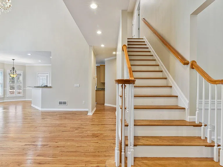 330 Winherst Ln — Photo 12