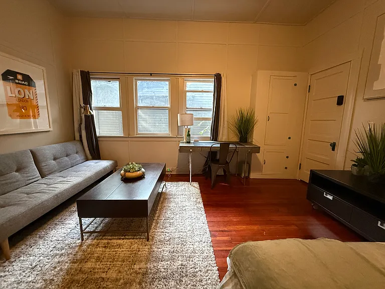 826 S Burlington Ave #4 — Photo 13