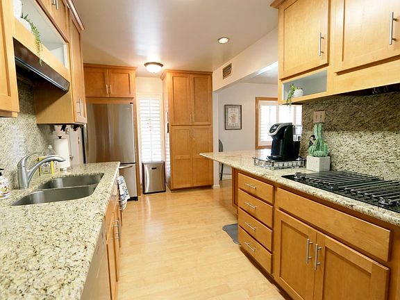 4th image of 208 Cronin Dr