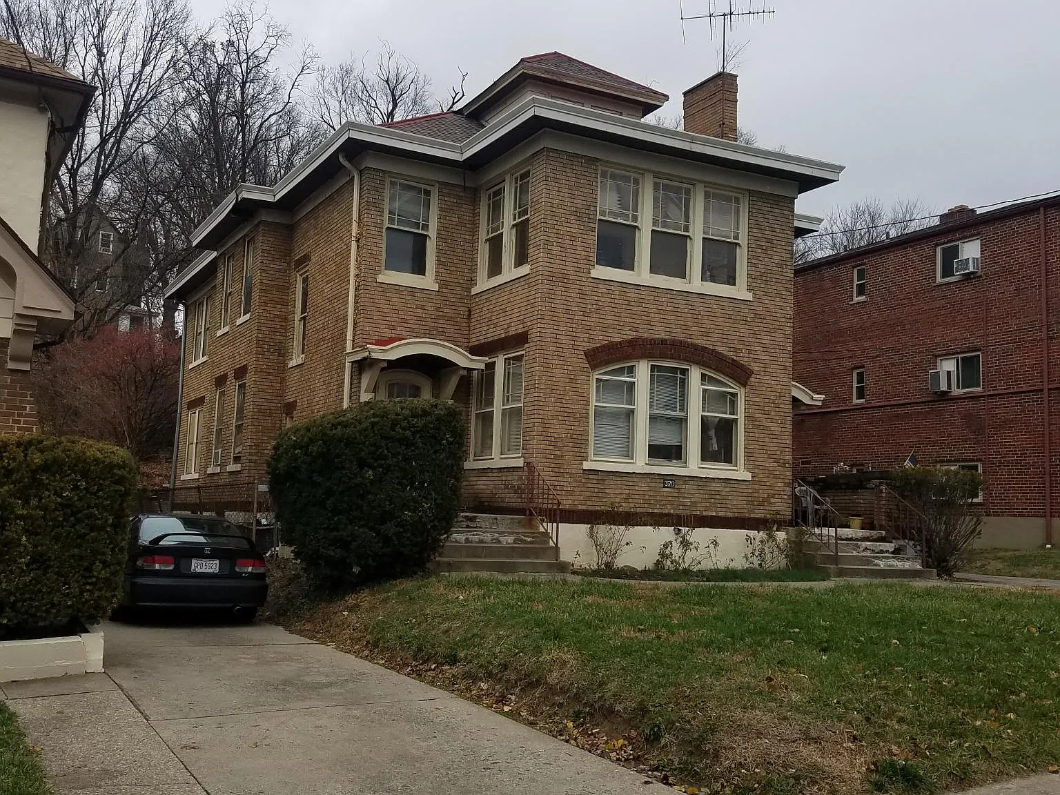 3 bed, 1.5 bath, 1500 sqft, $2,100 — Photo 2