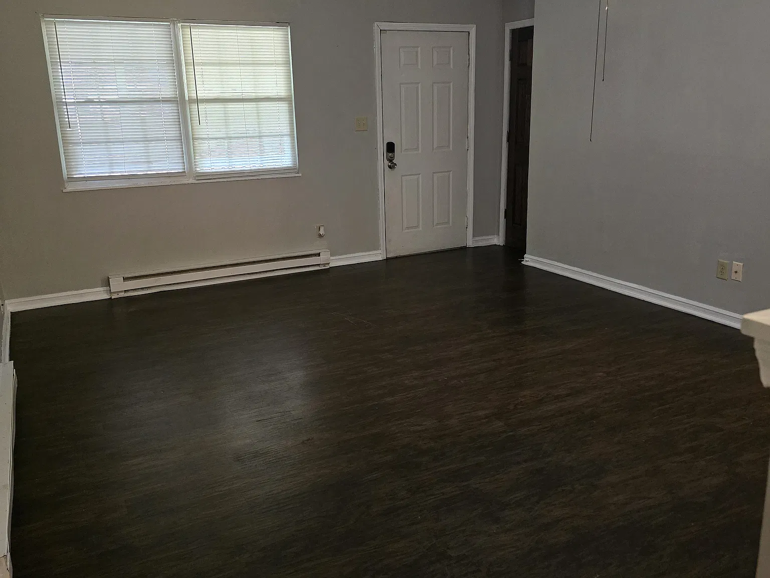 3 bed, 984 sqft, $1,449 — Photo 2