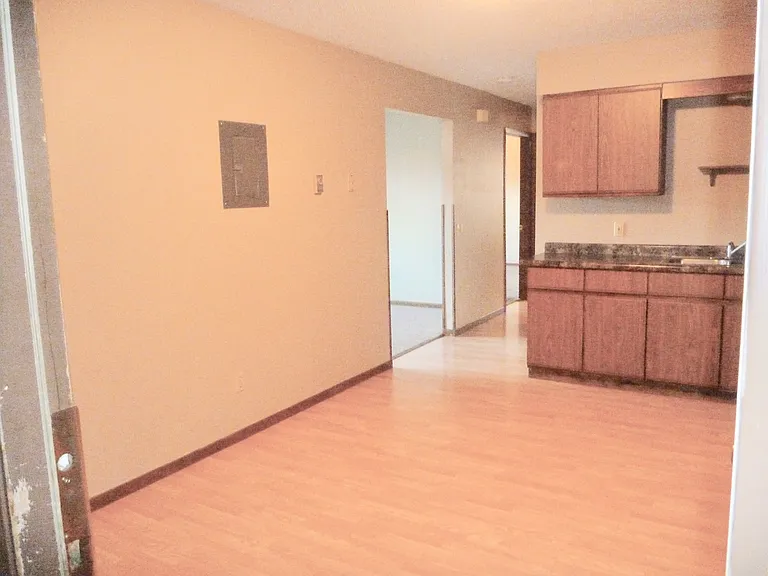 1122 Imperial Cir #5 — Photo 4