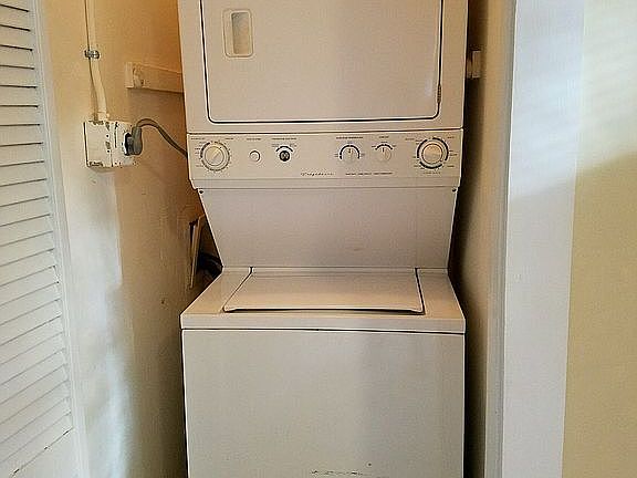 4th image of 416 Petronia St APT 2