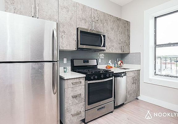 3rd image of 1618 Jefferson Ave APT 4E