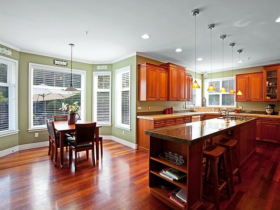 Light and bright eating nook