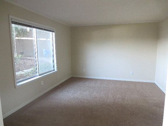 2nd image of 1580 Us 19 S APT 20