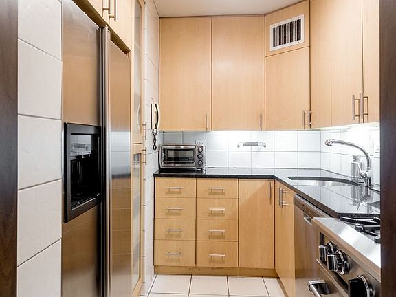 4th image of 1562 York Ave #3M