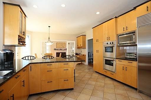 5th image of 9 Eastbrook Farm Ln