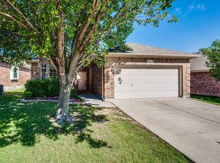 5821 Sea Bass Dr, Fort Worth, TX 76179