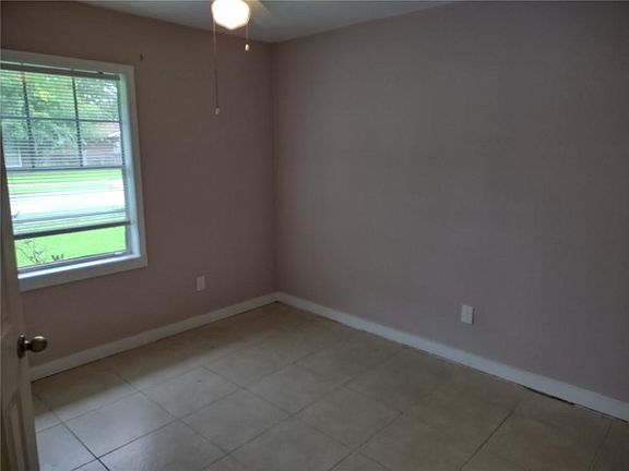 5th image of 2943 Camellia Dr