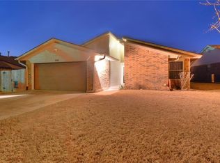 824 N Tiffany Court Way, Mustang, OK 73064