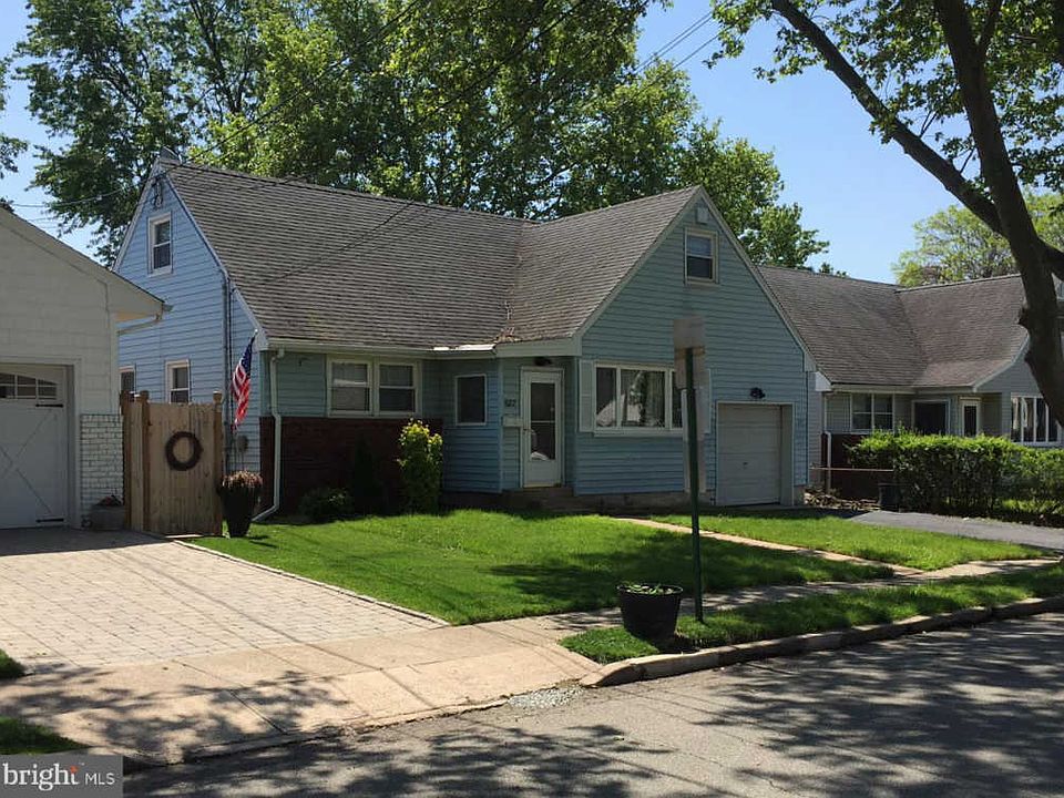 1st image of 682 8th St