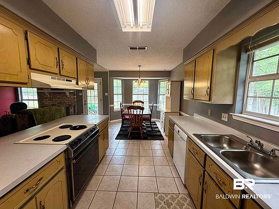 5th image of 9380 Sagebrush Ct
