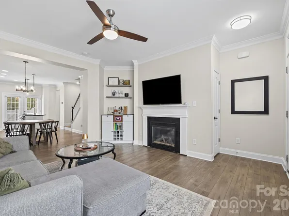 233 Hurston Cir, Charlotte, NC 28208