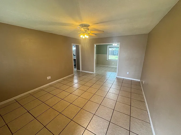 4217 Redbud Ave — Photo 2