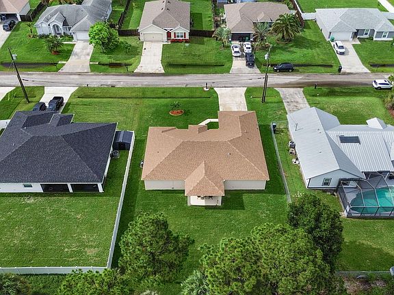 3rd image of 1236 SW Mancuso Avenue
