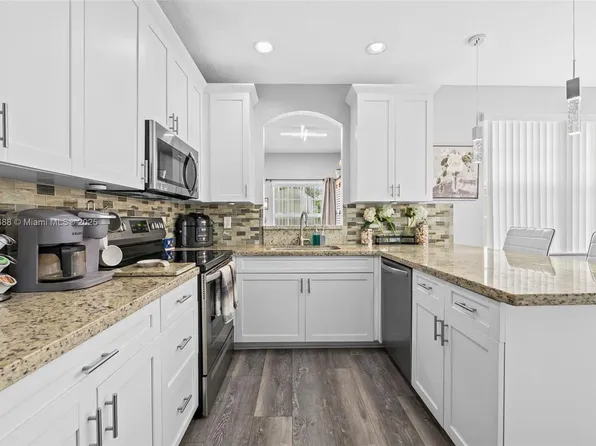 10541 NW 56th Pl, Coral Springs, FL 33076