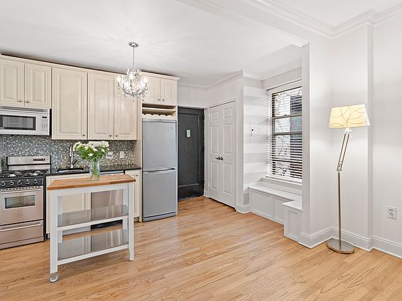 3rd image of 204 W 10th St APT 20